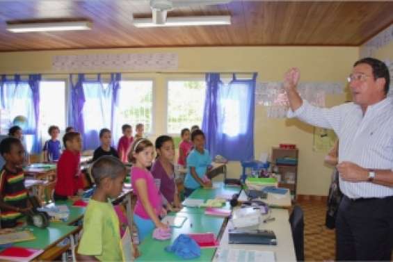 Un député à l'école James-Paddon