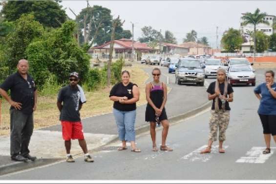 Blocage à la sortie nord du village