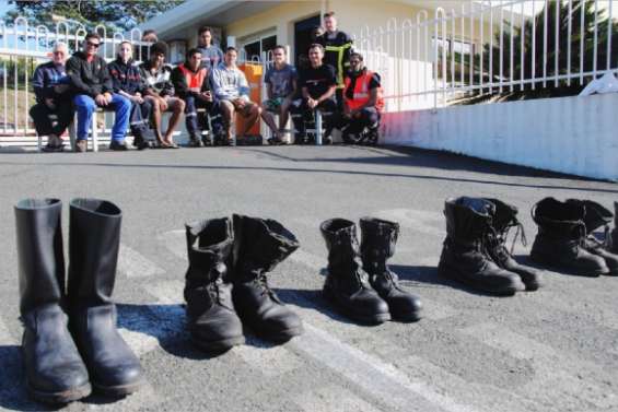 La caserne brûle à petit feu