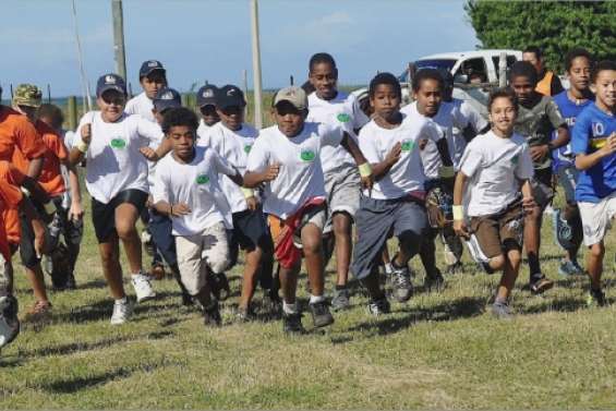 370 enfants au coude-à-coude