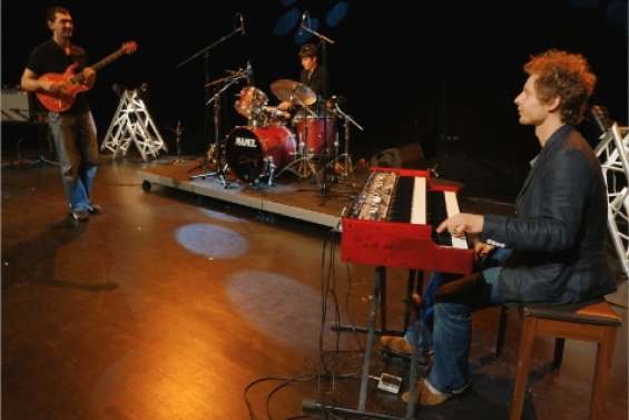 Wes Trio sort de la cave