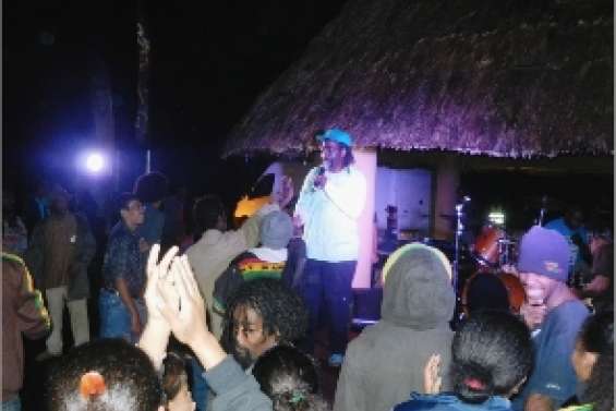 Shanky enflamme Tiéti