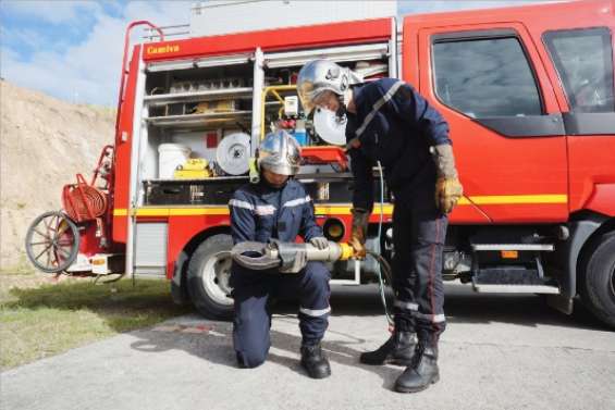 Des pompiers équipés