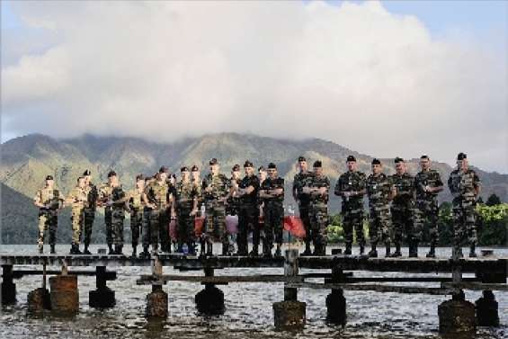 Remise de galons sur le ponton