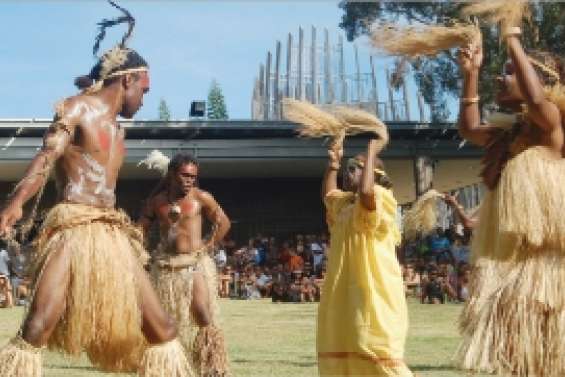 Alliances et soutien au centre Tjibaou