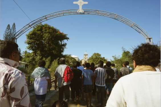 Réunis autour de Marie