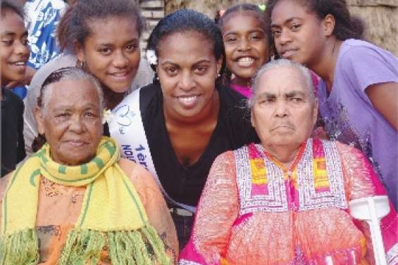 Une dauphine parmi les siens