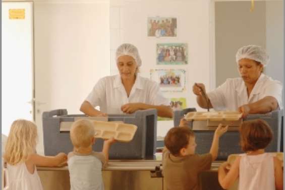 Des cantinières sur la touche