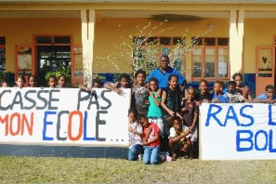 « Casse pas mon école ! »