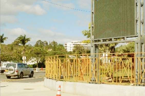 Le panneau tombe à pic