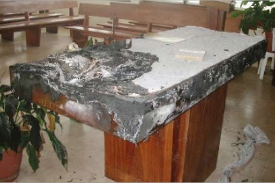 Un autel brûlé au lycée Père-Guéneau