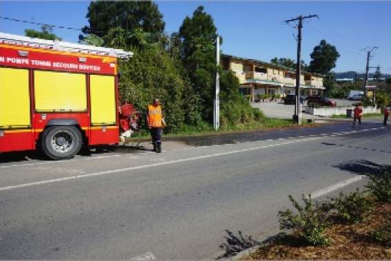 De la terre déversée sur la chaussée