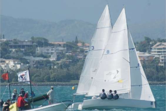 Une régate au contact