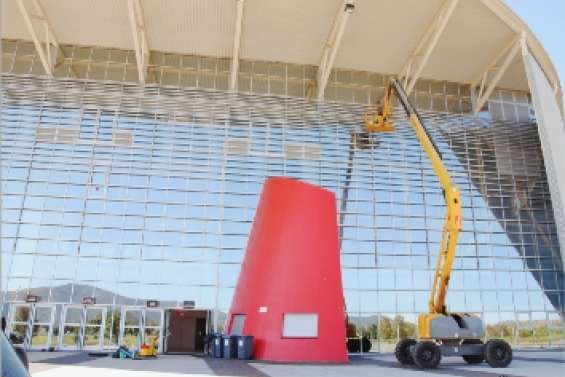 L'Arène en lettres de 2 mètres