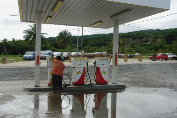 Un dépôt de carburant à Tadine