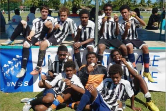 Crayons et ballon rond