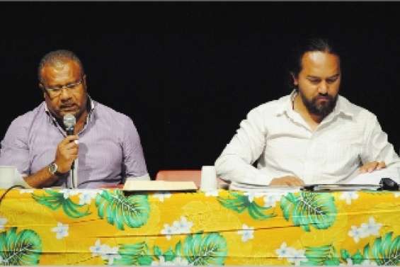 Une convention en acier trempé