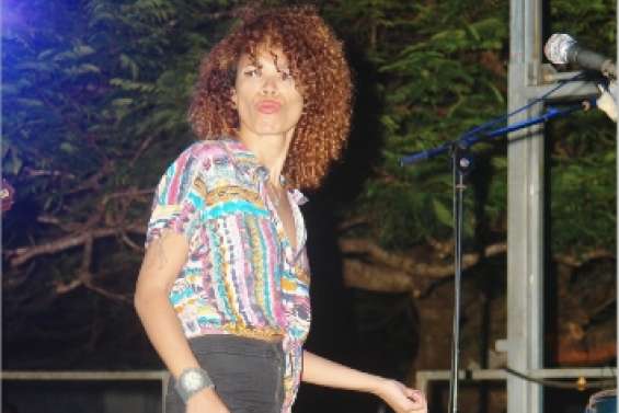 Flavia Coelho a fait danser Eni