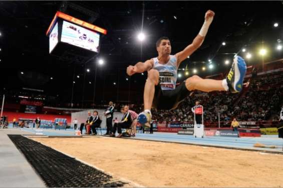 Des gros bras face aux Cagous