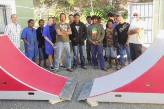 Aux surfeurs de jouer