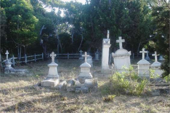 Un cimetière-musée à Kuto