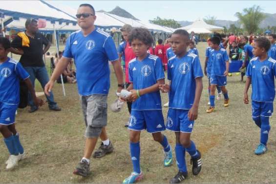 Mille gamins sur les terrains