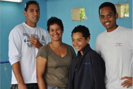 Première pierre au poing