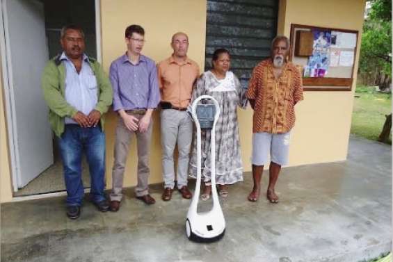 Un robot médecin à Tiga