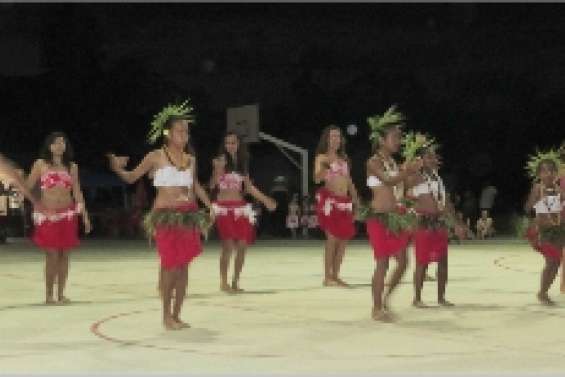 Des vahinés dansent au Téléthon
