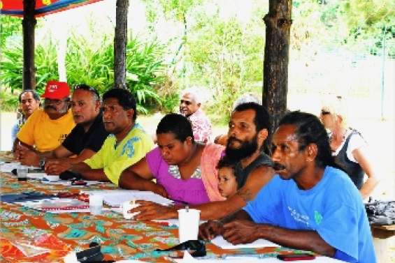 Le FLNKS prépare le terrain