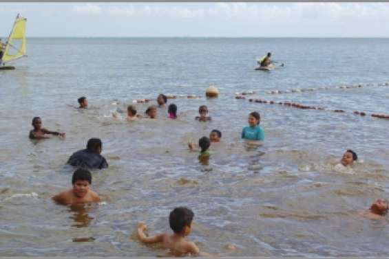 Les Piroguiers  sortent les voiles