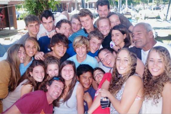 Un groupe qui joue la gagne