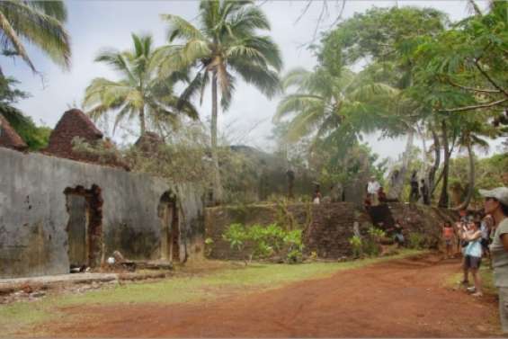 Le bagne sort du bois