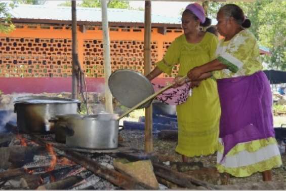 Repas de fête à Touaourou