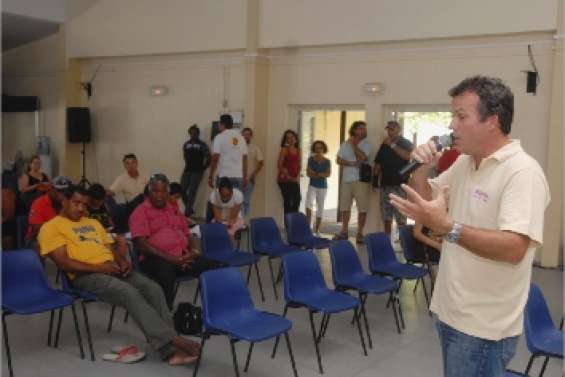 « Toutes les étiquettes politiques »