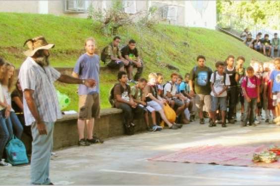 Le « Bonjour » de la coutume