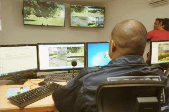 Sous vidéosurveillance