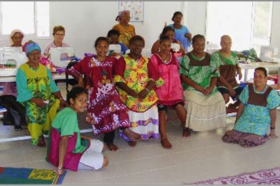 Des femmes  sur le fil