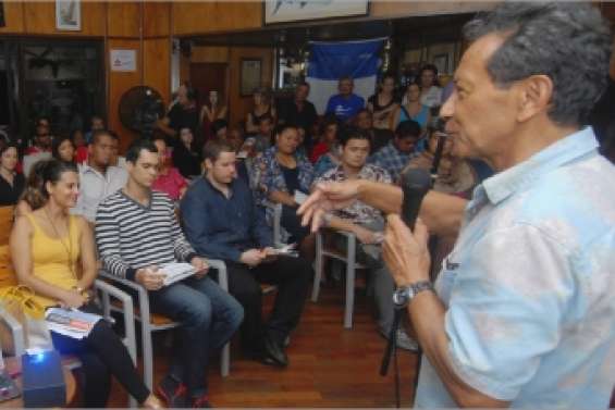 Briault reste à l'écoute