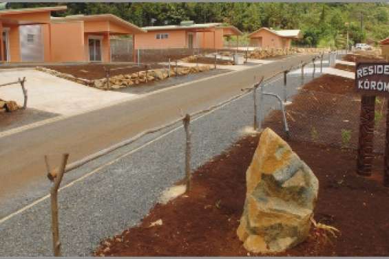 En attendant  les voisins