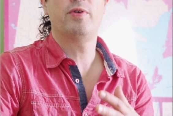 « Véhiculer de la poésie  au plus grand nombre »