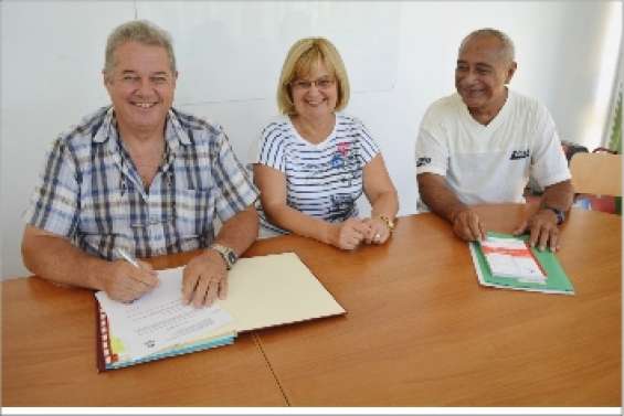 Le va'a débarque à l'école