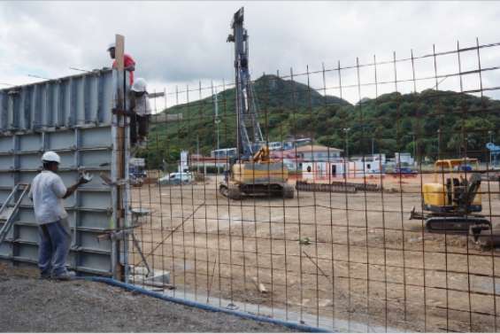 Grande surface en bord de mer