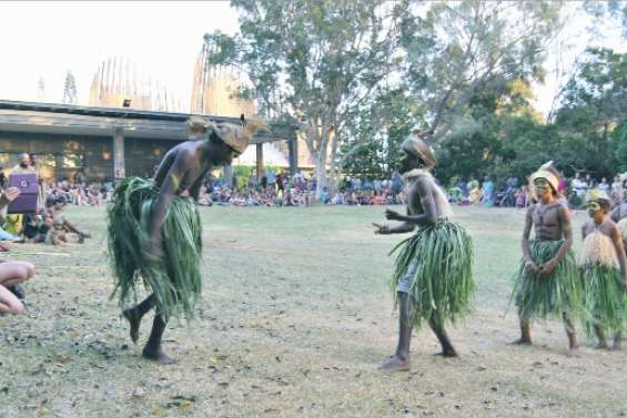 Les enfants fêtent l'igname