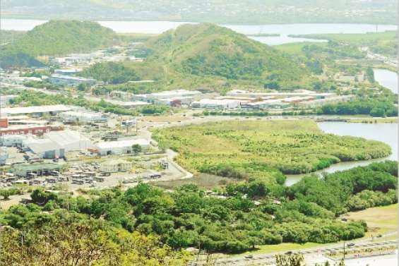 L'Hyper-U s'éloigne