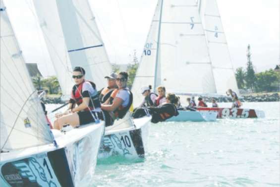 Les filles prennent la barre