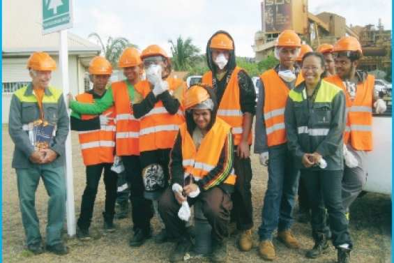 Des collégiens  à la SLN