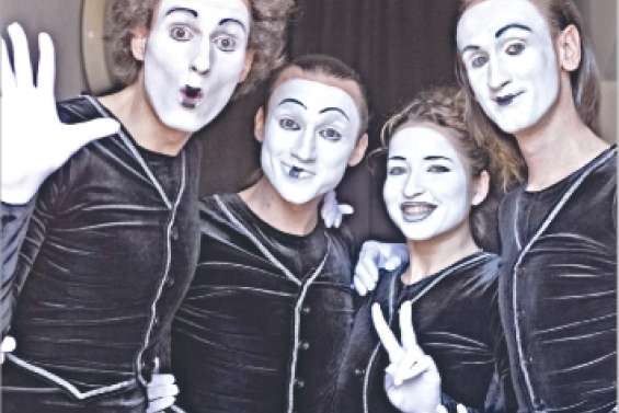 Quatre mimes venus du froid