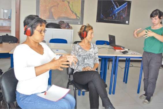 De la parole aux gestes