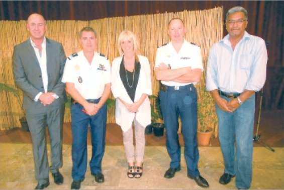 Le commandant s'en va